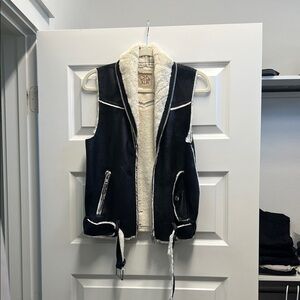 Chaser Black and Cream Fleece Vest